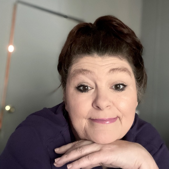 Meet your Posher, Dee - Picture 1 of 1